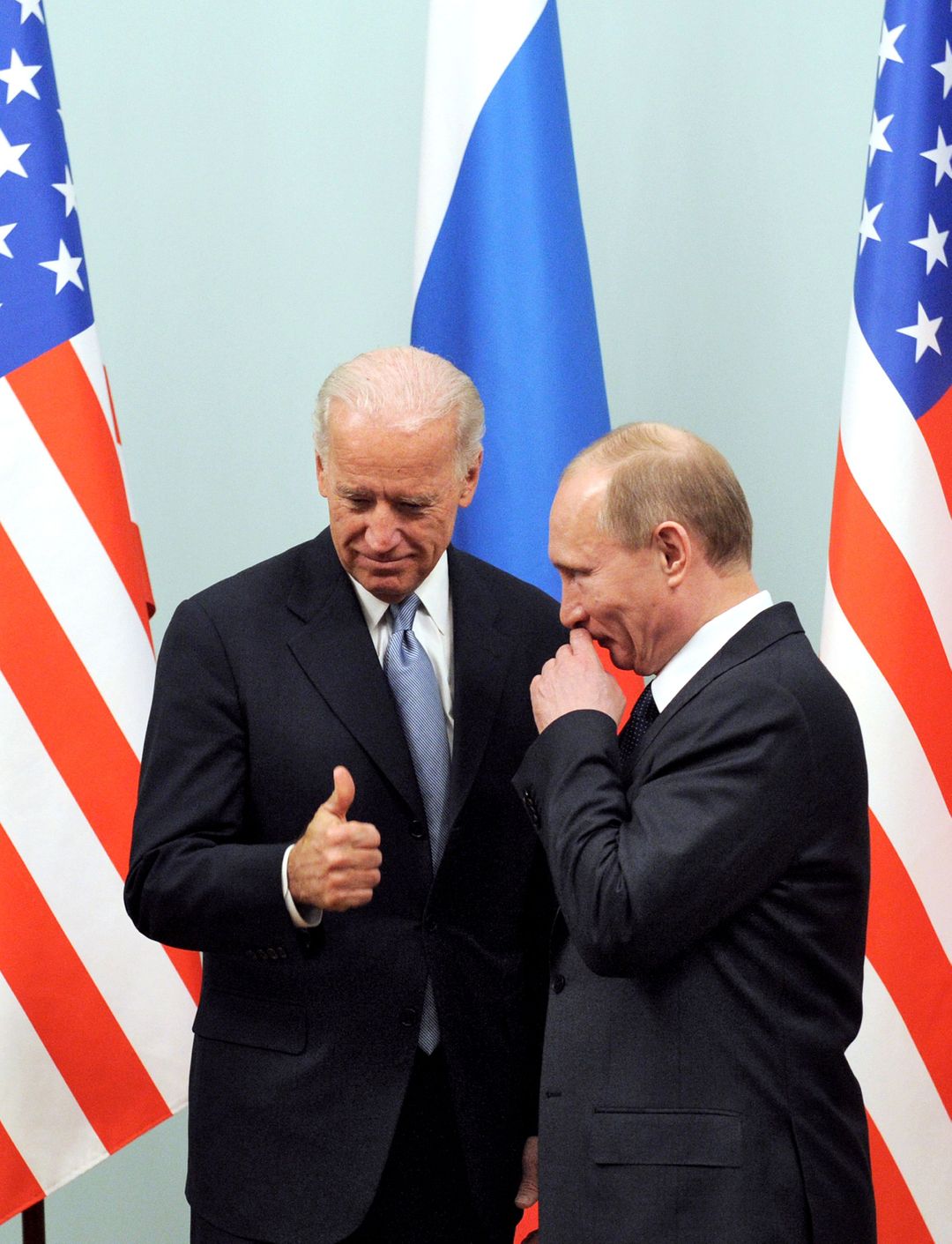 Biden ja Putin keskustelevat vuonna 2011.