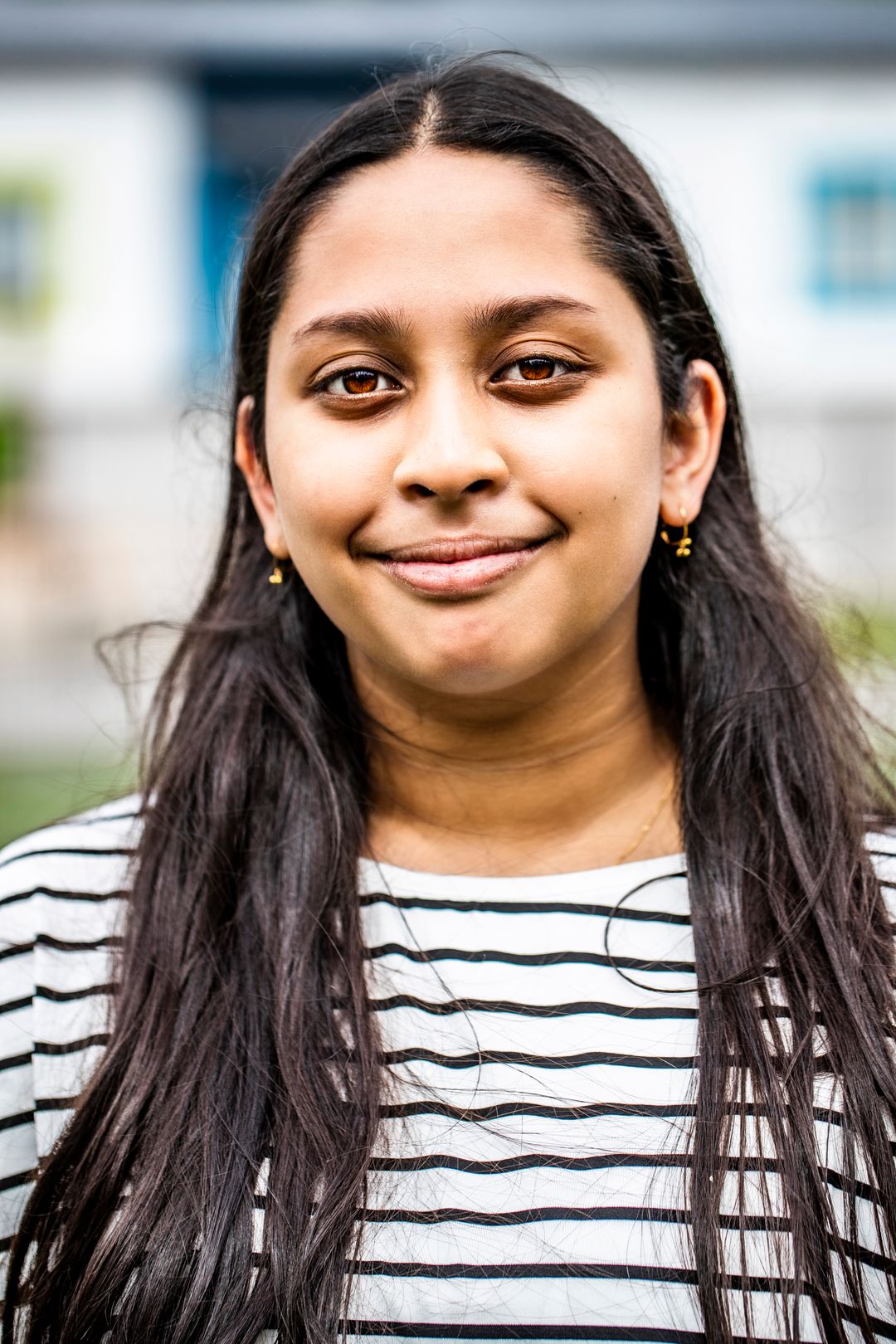 Amani Habib hymyilee.