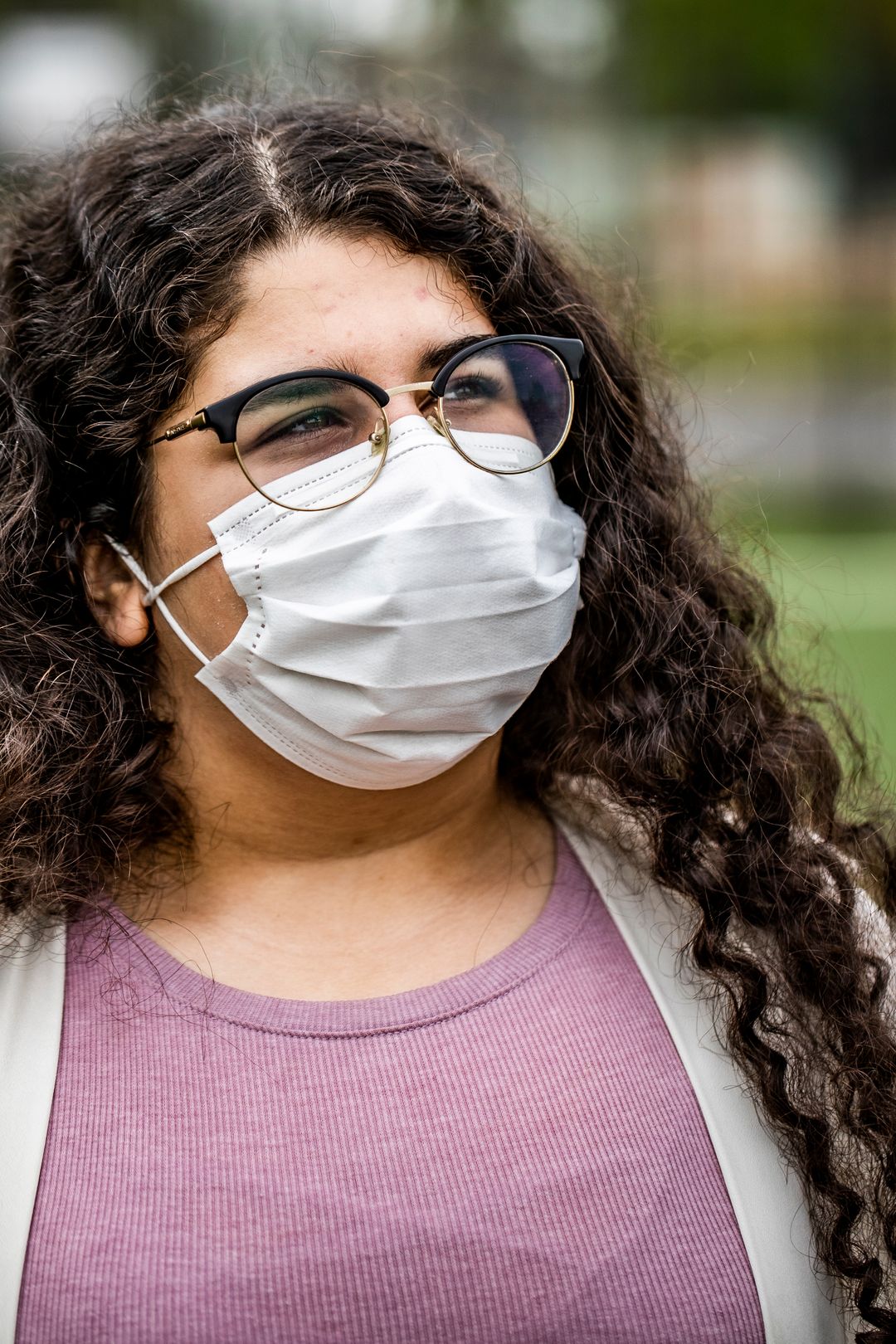 Angelina Zaya maski kasvoillaan.