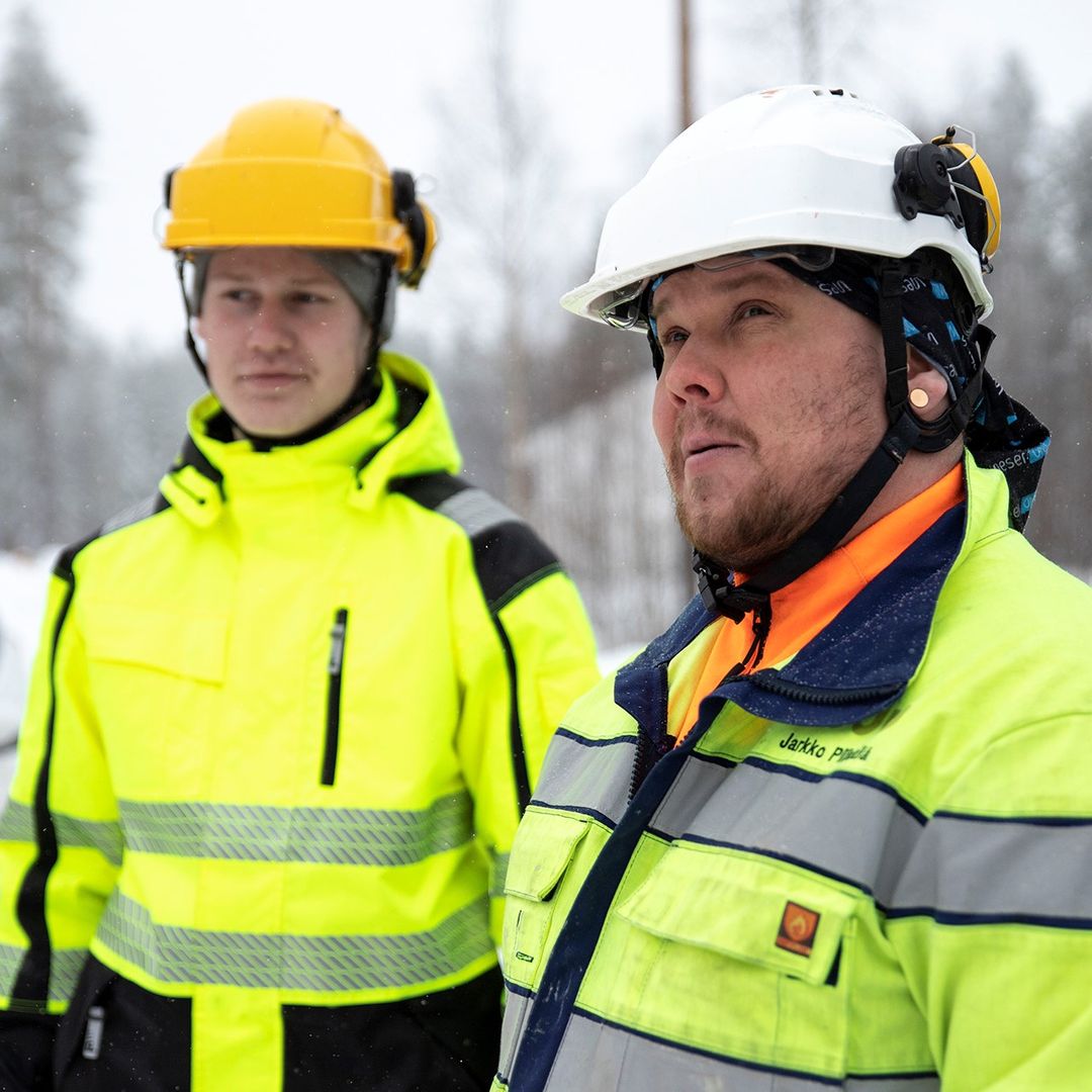 Niilo Rinta-Tassi ja Jarkko Piikkilä rakennustyömaalla